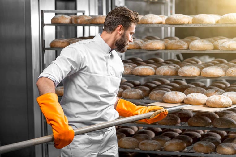 Predicting demand for fresh bread in supermarkets by applying artificial intelligence